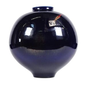 Greg Daly, large blue bulbous shaped pot, ceramic, height 32 cm,&hellip;