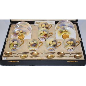 Royal Worcester (England) cups & saucers/trios - price guide and