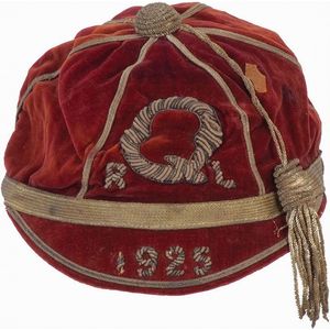 1925 Queensland Rugby League Cap, maroon velvet with wire…
