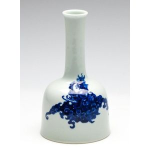 A blue and white Chinese mallet shaped vase, height 20 cm