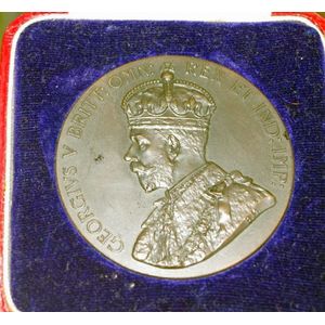 British Empire Exhibition 1924 bronze medal, in original box.