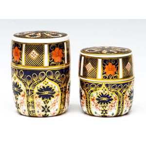 A Royal Crown Derby imari patterned table lighter and cigarette…