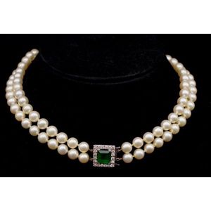Pearl, emerald, diamond and platinum 