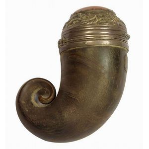 Scottish pressed horn snuff mull with banded agate & silver top…