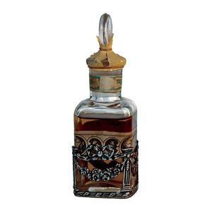 An Edwardian silver cased perfume bottle, the plain glass&hellip;