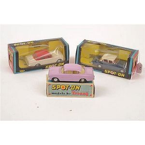 Three Spot On Vauxhall Cresta models, including one 165 lilac…