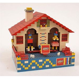 Electric Lego House with Revolving Characters (Untested) - Building ...