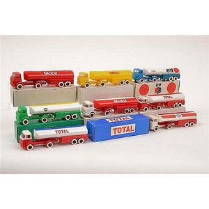 8 x Bourbon (France) plastic friction drive petrol tankers (E-M…