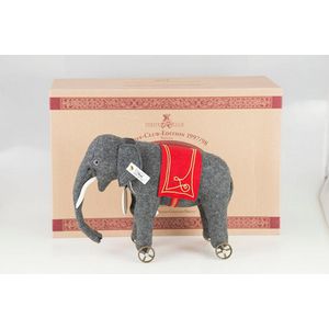 Boxed as new, 1997 Steiff club, replica 1914 felt elephant grey,…