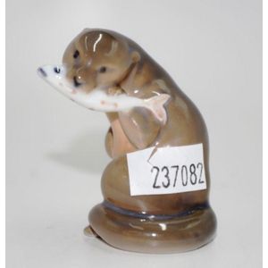 Royal Copenhagen otter with fish figurine 5 cm high