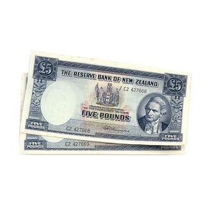Two £5 Bank of N.Z. banknotes, Fleming, without security thread,…