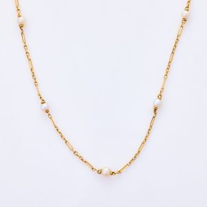 9ct yellow gold pearl necklace, consisting of five round, white,&hellip;