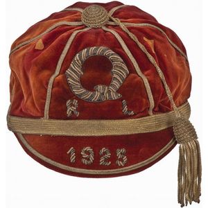 1925 Queensland Rugby League Cap, maroon velvet with wire…