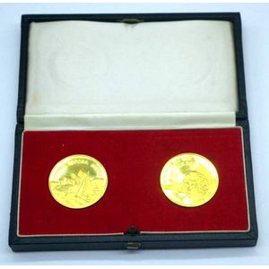 Matthew Garrett 18ct gold medallion set, the Royal Visit 1973,…