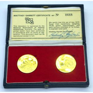 Matthew Garrett 18ct gold medallion set, the Royal Visit 1973,…