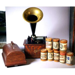 Antique Edison 'Fireside' Phonograph, complete with horn &…