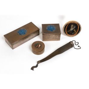 A collection of ladies vanity items, 19th century and later,…