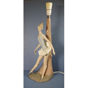 Lladro Nao 'Ballerina' Large Figurine. Matte Finish