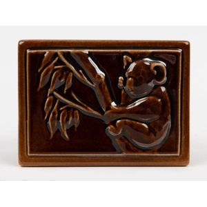 Fowler Rockingham glazed jewellery box with koala top, 6 cm…