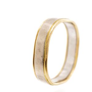 Vintage two tone 18ct gold square ring marked 18ct. Approx ring&hellip;