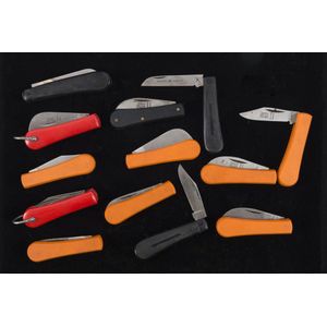 Taylors eye witness group of thirteen folding pocket knives…