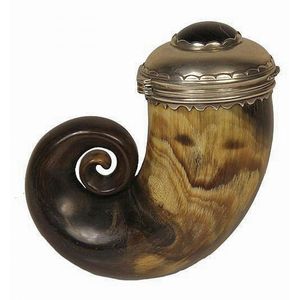 Horn snuff mull with silver plated top set with a black banded…