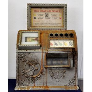 Mills Counter Top Trade Stimulator. Cast iron with hunting…