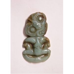An uncommon pre-European Maori carved inunga pounamu hei tiki,…