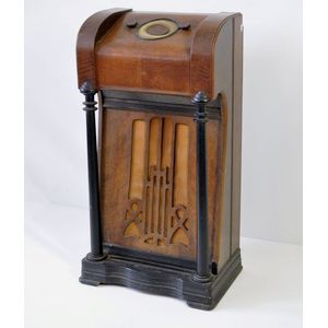 Circa 1934 Astor baby grand radio. Complete; unrestored…