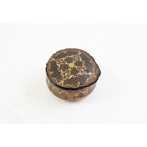 19th century tortoiseshell applique vanity box, shaped circular…