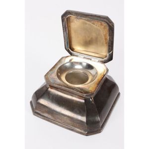 George V sterling silver desk inkwell, hallmarked, Birmingham,…