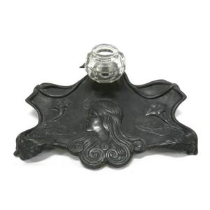 An Art Nouveau pewter inkwell with glass insert, signed Elias…