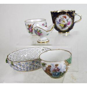 A Meissen miniature bowls and basket, each with flower…