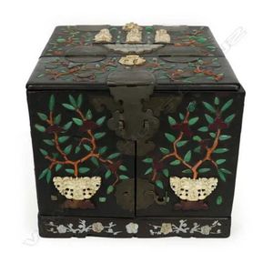Chinese Shell Inlay Box Chinese Inlaid Dressing Box with Bone Sages, Hong Kong Provenance ...