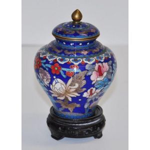 It's offers a Chinese Cloisnee jar with lid