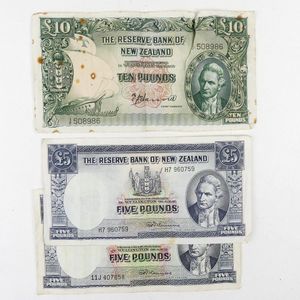 Three N.Z. vintage banknotes includes two 5 pound by Fleming…