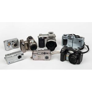 Various Manufacturers: seven digital cameras - one Nikon…