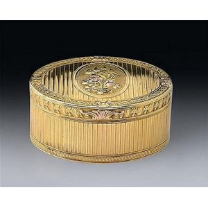 A French oval tri-colour gold snuff box, Paris, circa 1769/1770…