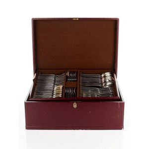 Oneida Hampton Court Cutlery Set in Oak Box for Six - Flatware
