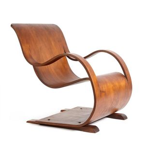 Garth Chester's Cantilevered Plywood Curvesse Chair - New Zealand ...