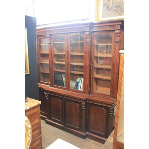 A fine Victorian mahogany breakfront bookcase with three&hellip;