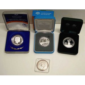 Four Australian $5 proof/UNC silver coins comprising of 2004…
