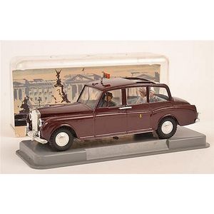 Spot-On (UK) 260 Royal Rolls-Royce Phantom V, maroon body, flag…