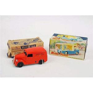Mettoy 870 mechanical delivery van with 2 x keys, orange/red;…