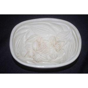 Early ceramic jelly mould white ceramic mould, flannel flower…
