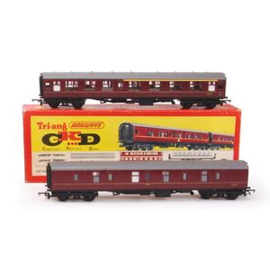 Four boxed Triang Railways CKD Kit carriages, R. 387, 382, 383…