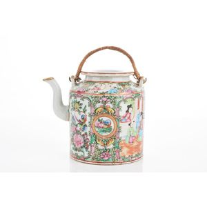 A Cantonese famille-rose enamelled cylindrical teapot and cover…