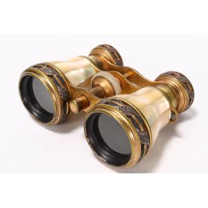 Lovely pair of French late 19th century opera glasses, the…