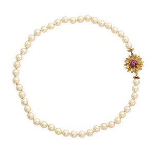 Strand of pearls, composed as a continuous line of&hellip;