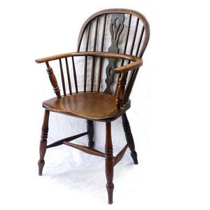 An elm country Windsor chair plain spindles with central vase&hellip;